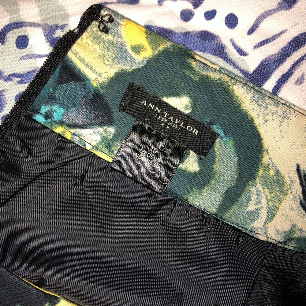 Ann Taylor Below the Knee Floral Skirt - Picture 5 of 5